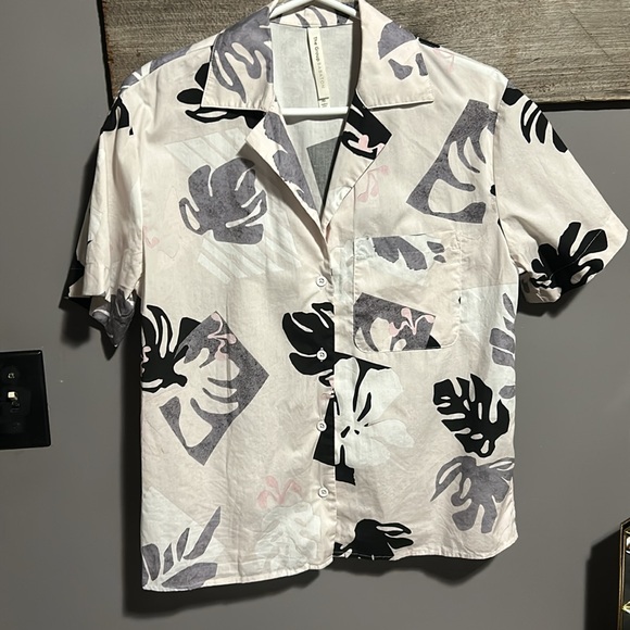 NWOT The Group Babaton Ravi Camp shirt short set - Picture 3 of 15